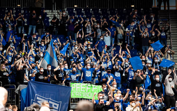 并继续保持 并继续保持